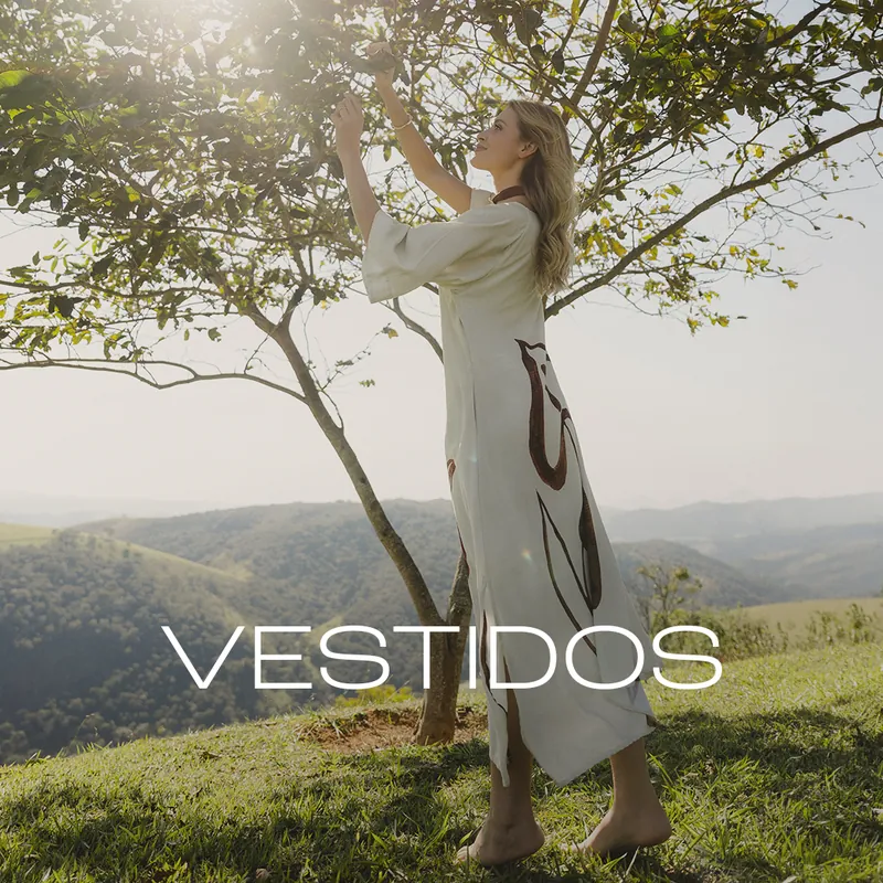 Vestido da Vizoo Brasil fotografado ao ar livre